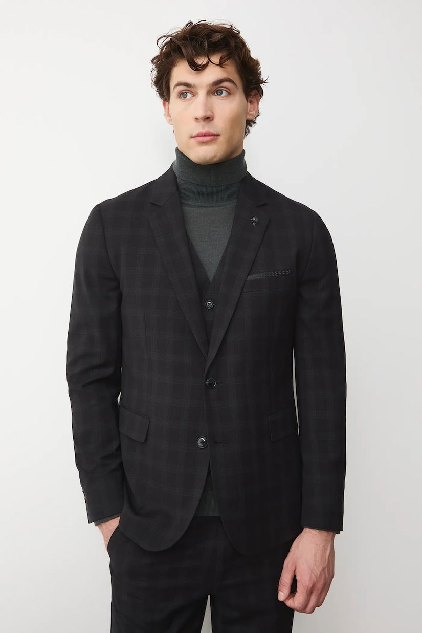 Medicine sacou culoarea negru