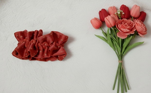 Elastic de păr (Ruffle Scrunchie)