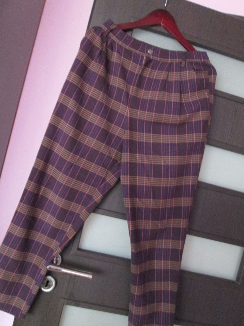 pantaloni mov carouri Hollister S