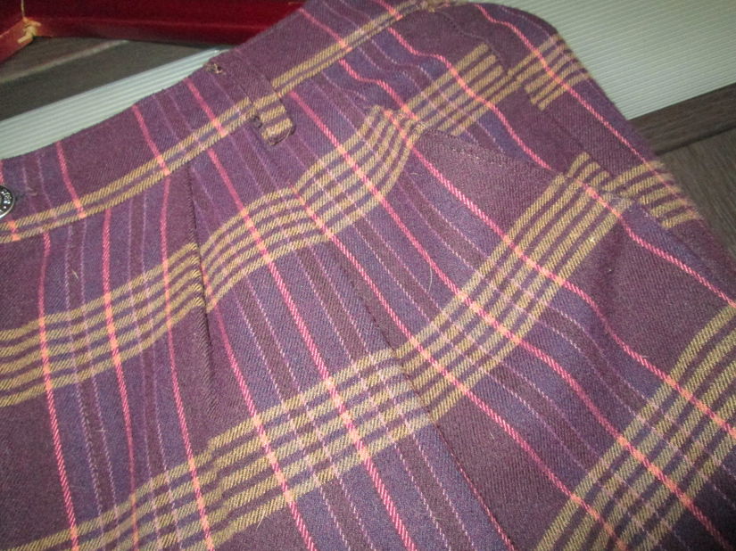 pantaloni mov carouri Hollister S