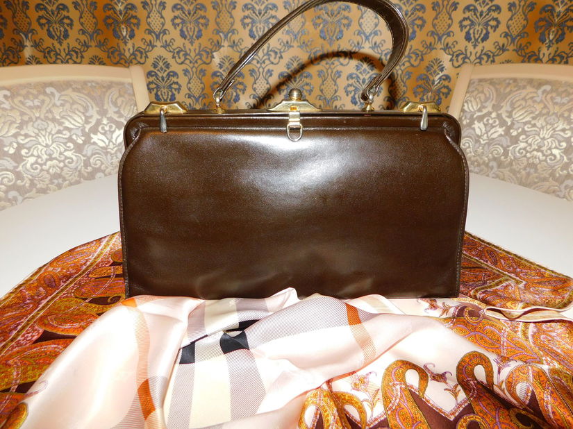 Poseta vintage Italia anii 70 , deosebita, autentica , esarfa designer cadou