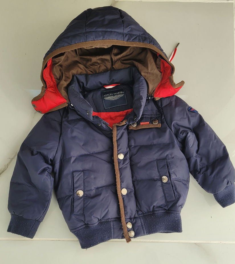 Gecuta băiat Aston Martin albastra 12/18 luni