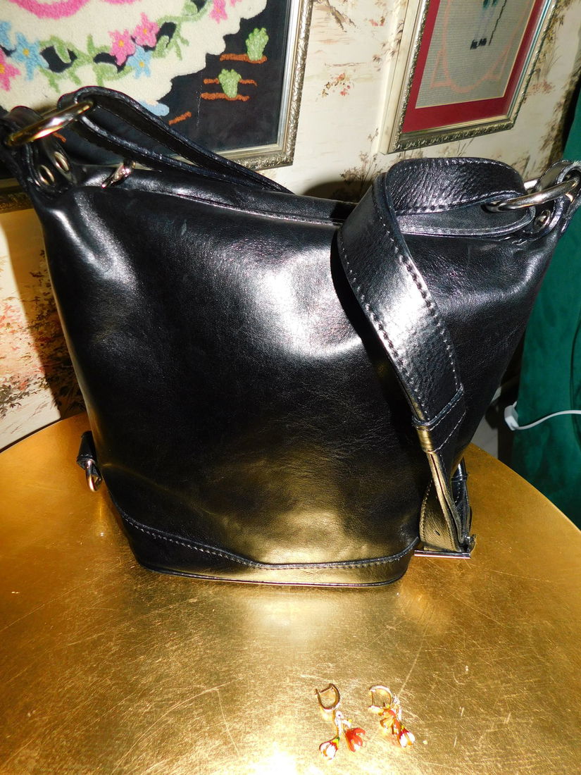 Geanta noua Italia, piele naturala neagra   foarte  groasa,  deosebita,    cercei noi  lucrati cu email , cadou