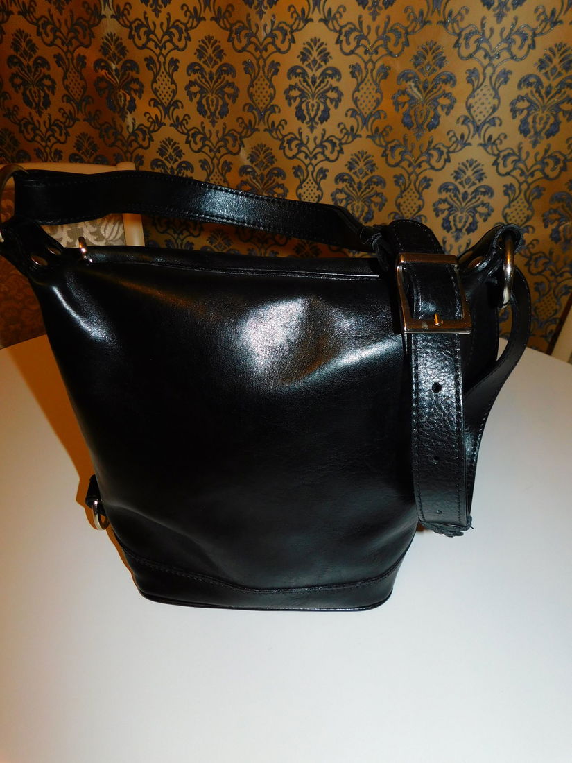 Geanta noua Italia, piele naturala neagra   foarte  groasa,  deosebita,    cercei noi  lucrati cu email , cadou