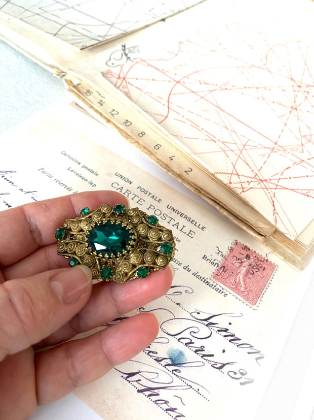 Brosa decorativa cu cristale・Brosa vintage filigranata・Brosa veche