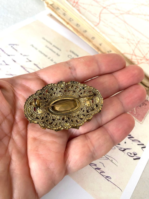 Brosa decorativa cu cristale・Brosa vintage filigranata・Brosa veche