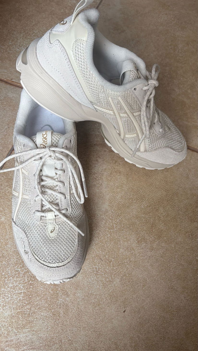 Tenesi Asics 1090v2