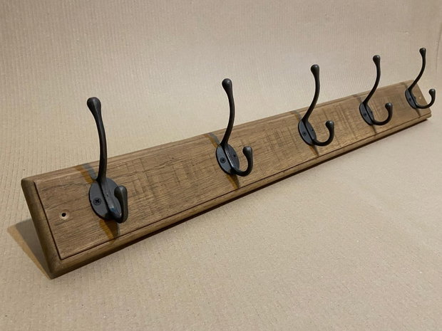 Cuier din lemn masiv cu agățători din fier brut design rustic-industrial, lucrat manual în România