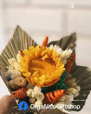 Buchet cu floarea soarelui criogenata si flori uscate