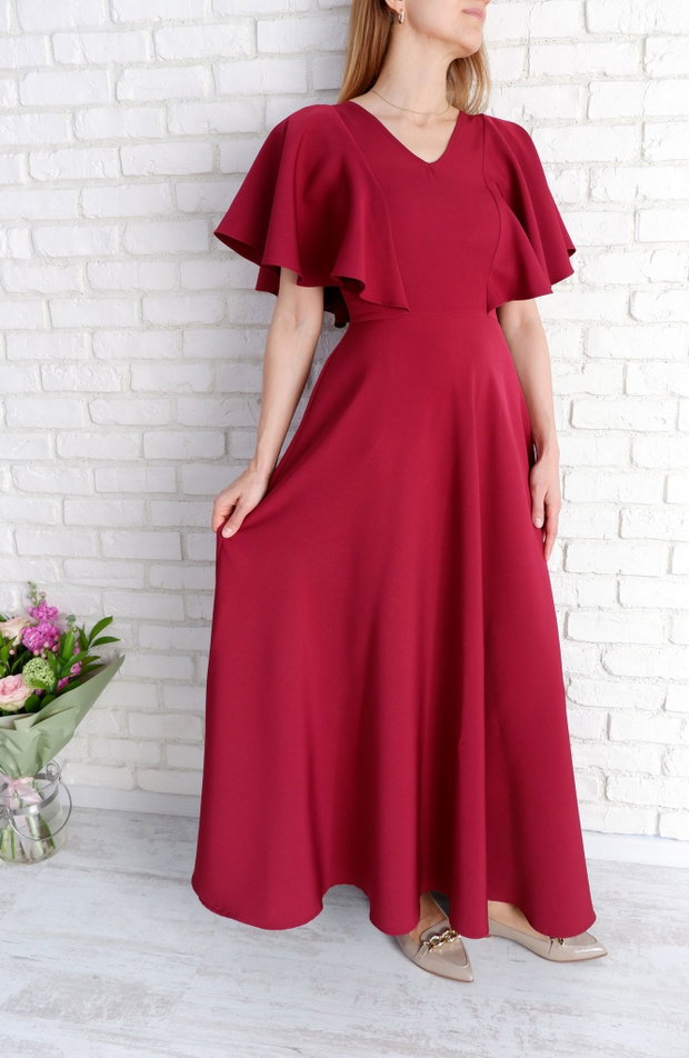 Rochie Lunga Eleganta Grena cu Volane pe Umeri
