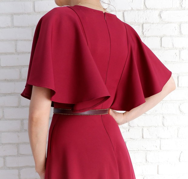 Rochie Lunga Eleganta Grena cu Volane pe Umeri