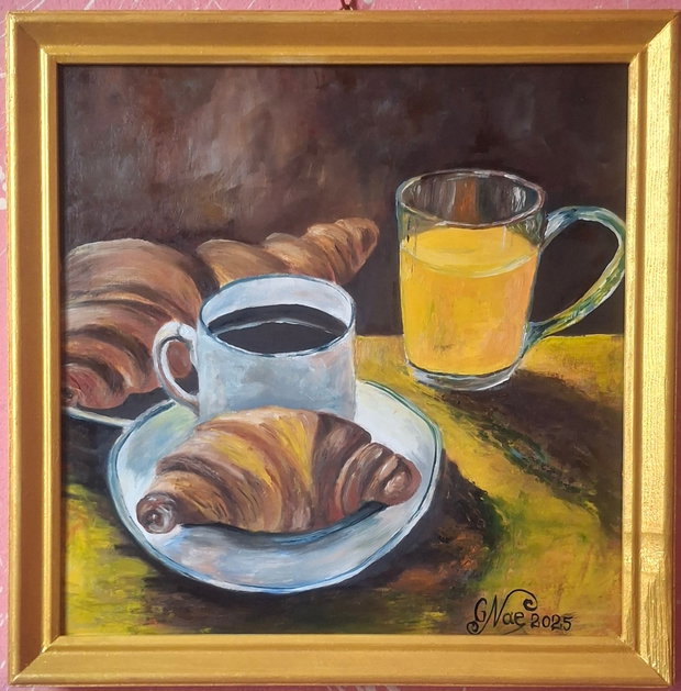Natura statică cu cafea și croisant