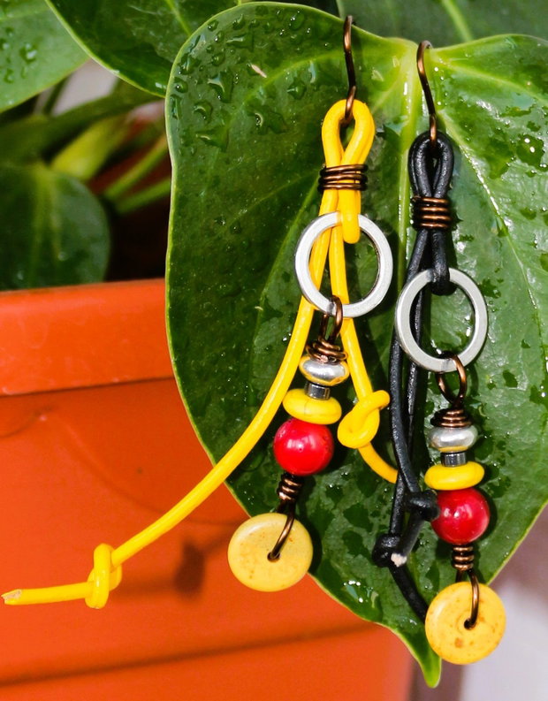 Cercei lungi Boho din coral roșu, howlit,sarma de cupru,snur din piele naturala