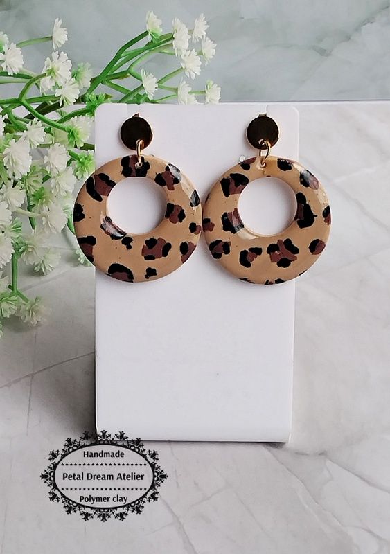 Cercei animal print cu rășină