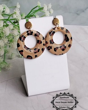 Cercei animal print cu rășină