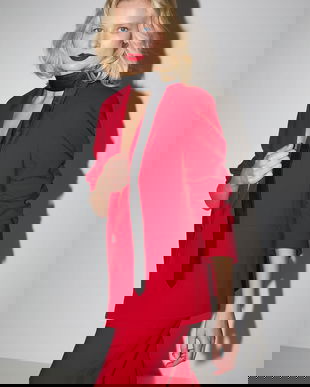 Medicine sacou culoarea rosu, un singur rand de nasturi, neted