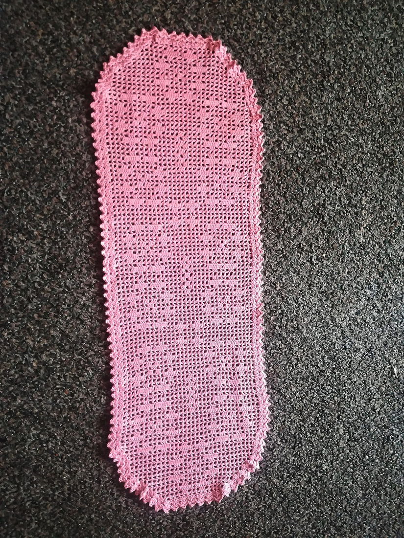 mileu oval roz crosetat 56 / 20 cm