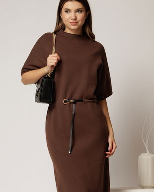 Rochie maro din tricot cu maneci fluture si curea in talie