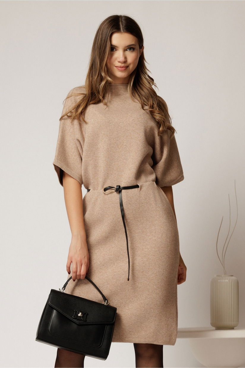 Rochie bej din tricot cu maneci fluture si curea in talie