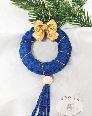 Glob macrame albastru cu fundita aurie
