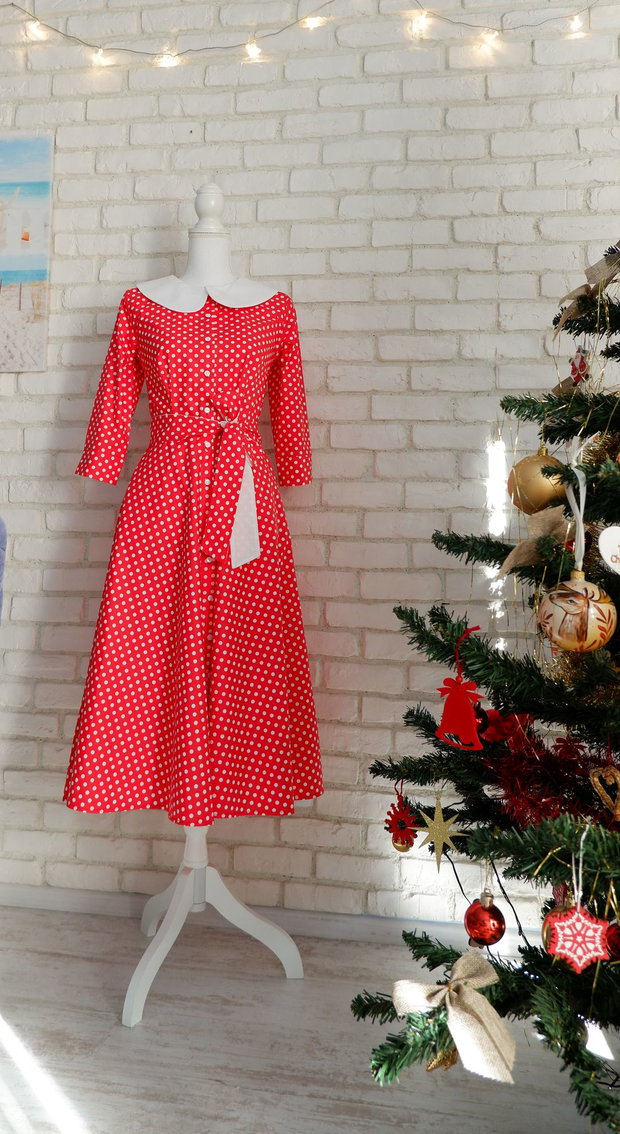 Rochie Camasa Rosie cu Buline si Guler Mare Rotund Alb