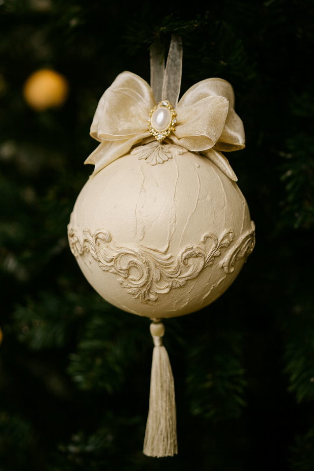 Perla Crăciunului Glob Decorativ XXL cu Patină Aurie și Eleganță Barocă