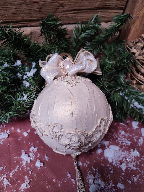Perla Crăciunului Glob Decorativ XXL cu Patină Aurie și Eleganță Barocă