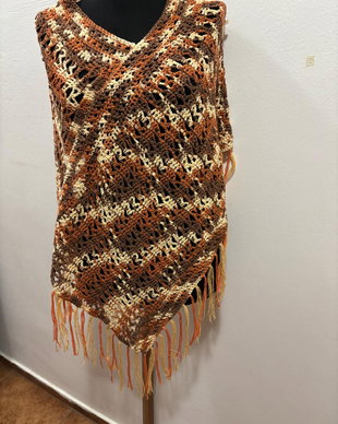 Mini poncho crosetat