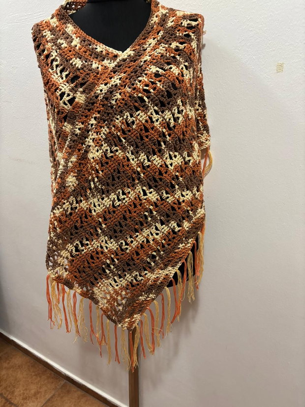 Mini poncho crosetat