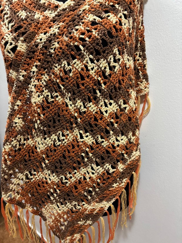 Mini poncho crosetat