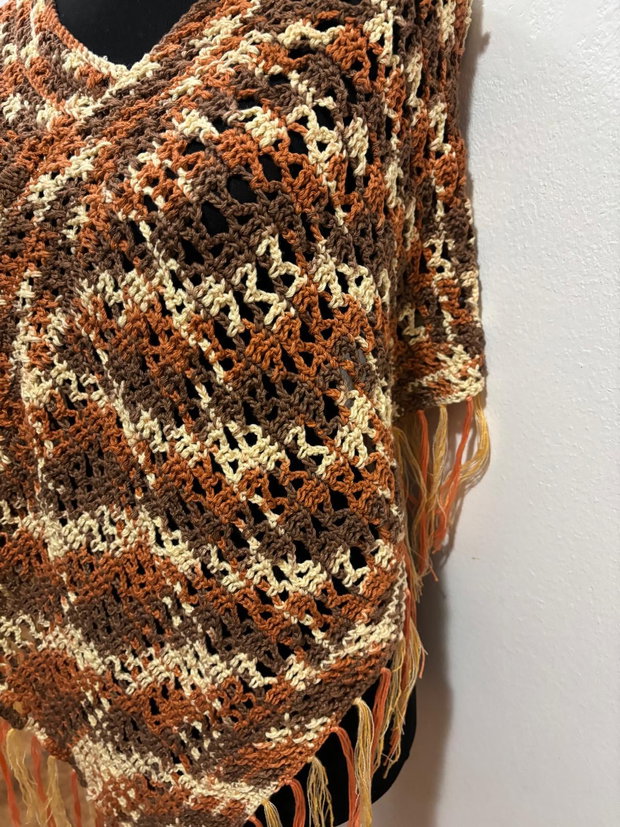 Mini poncho crosetat