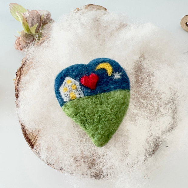 Home is where your heart  is - Day and Night-Brosa lana impaslita cu acul
