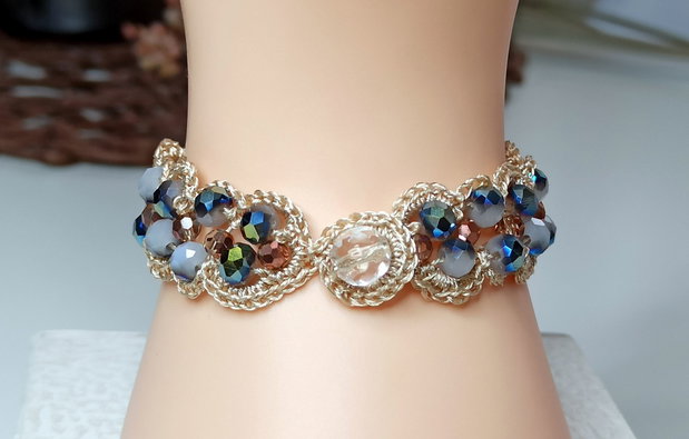 Bratari crosetate cu insertie de cristale, bratari deosebite.