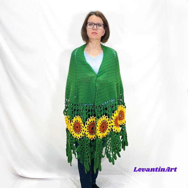 Șal croșetat manual Câmp de floarea-soarelui șal mare semicerc verde, model floral spectaculos, accesoriu statement damă