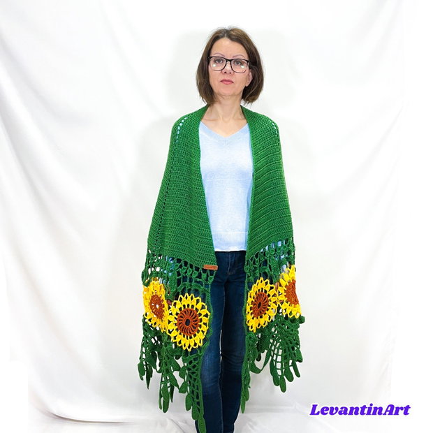 Șal croșetat manual Câmp de floarea-soarelui șal mare semicerc verde, model floral spectaculos, accesoriu statement damă