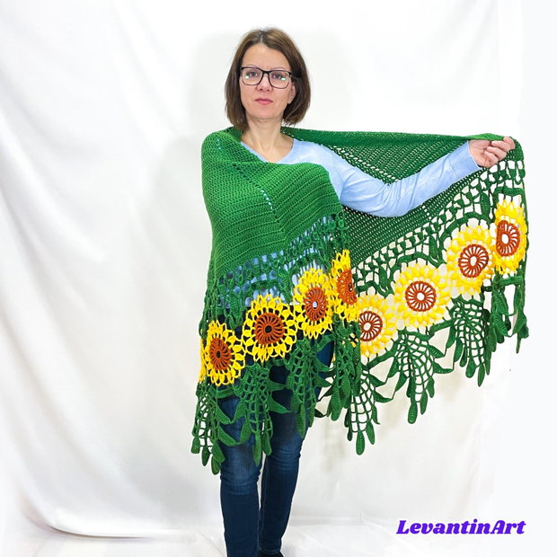 Șal croșetat manual Câmp de floarea-soarelui șal mare semicerc verde, model floral spectaculos, accesoriu statement damă