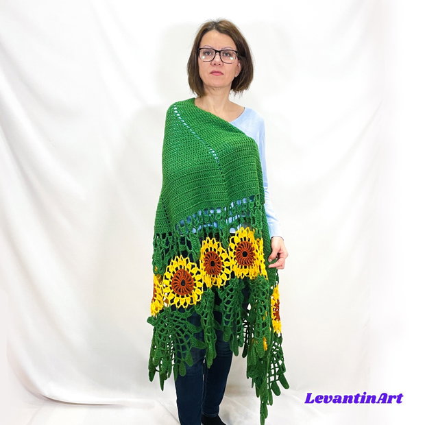 Șal croșetat manual Câmp de floarea-soarelui șal mare semicerc verde, model floral spectaculos, accesoriu statement damă