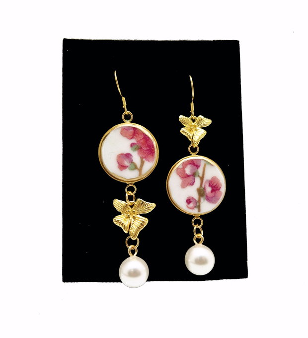 Cercei "Sakura Pearl" din fragmente de portelan Limoges, perle Seashell, inox auriu si argint
