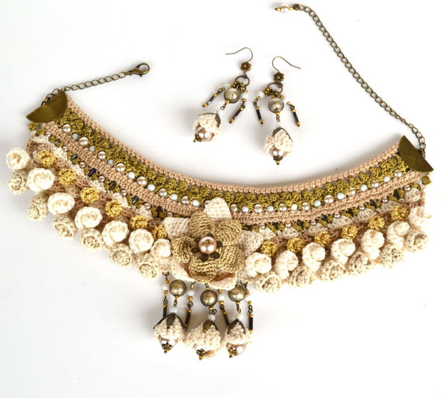Set elegant bej auriu, bijuterii crosetate