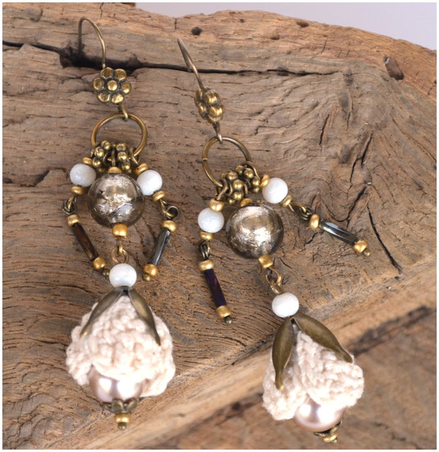 Set elegant bej auriu, bijuterii crosetate