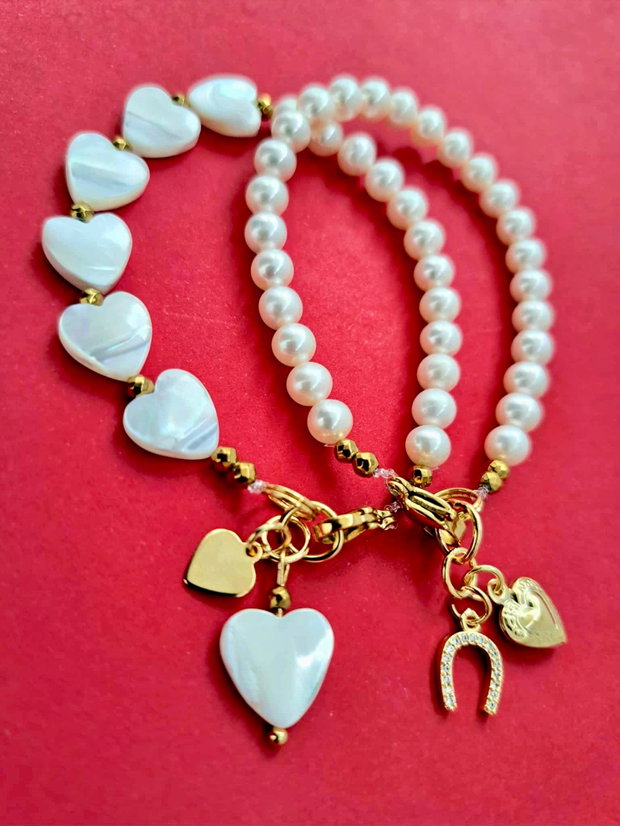 Set Bratari perle albe de cultura & inimi sidef alb