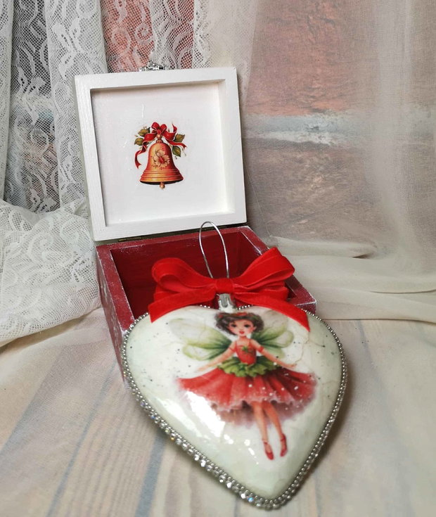 Set cadou Crăciun "Zâna Iernii" - Cutie lemn si ornament inimă cu strasuri