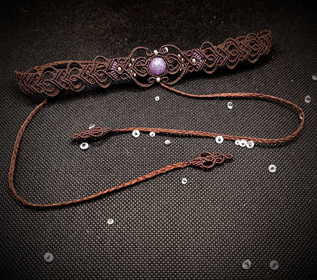 Colier choker maro micromacrame cu lepidolit