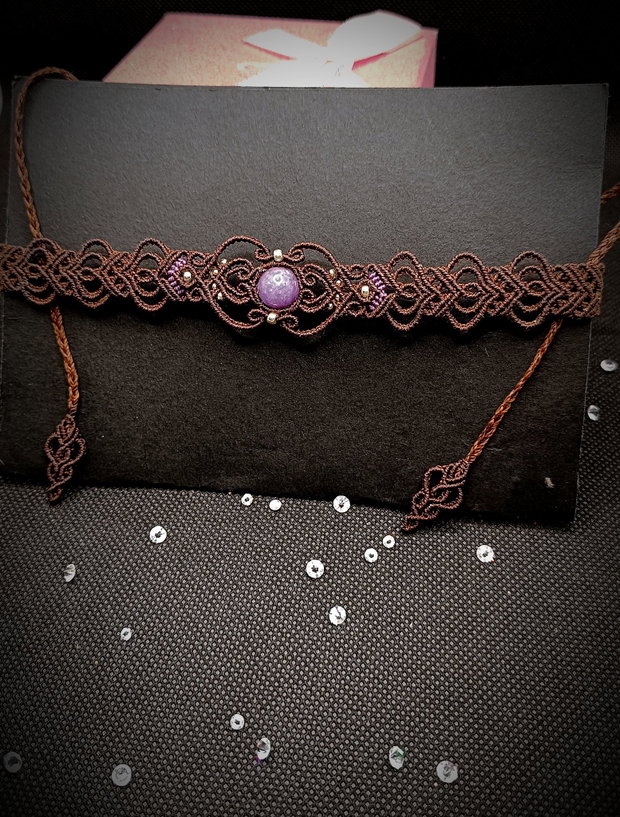 Colier choker maro micromacrame cu lepidolit