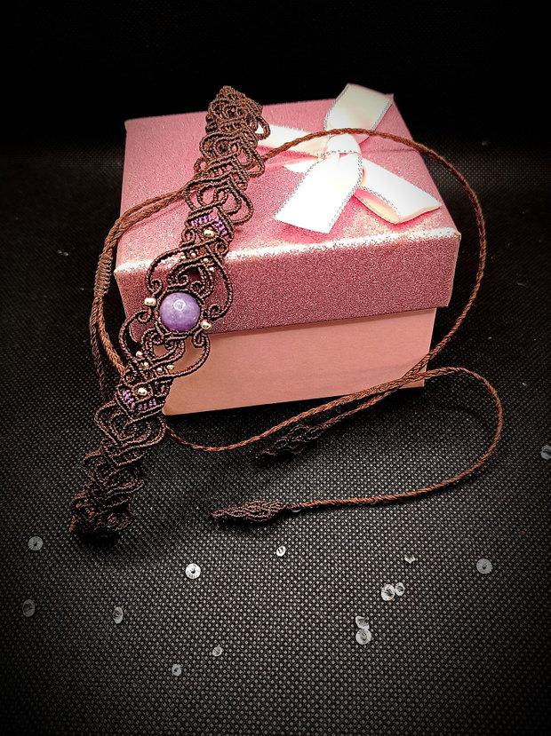 Colier choker maro micromacrame cu lepidolit