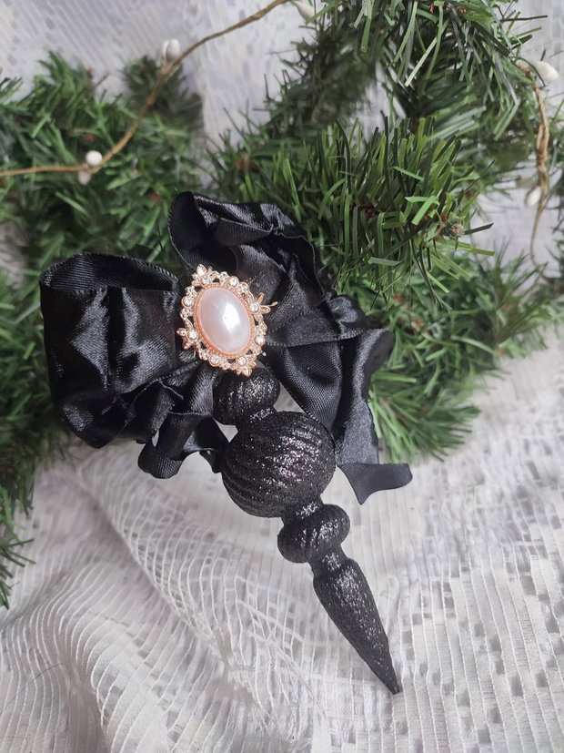 Glob Decorativ Handmade Stil Elegant cu Broșă Vintage și Fundă Satinată