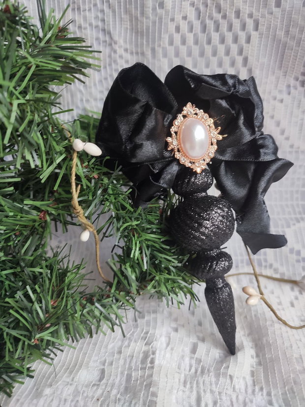 Glob Decorativ Handmade Stil Elegant cu Broșă Vintage și Fundă Satinată