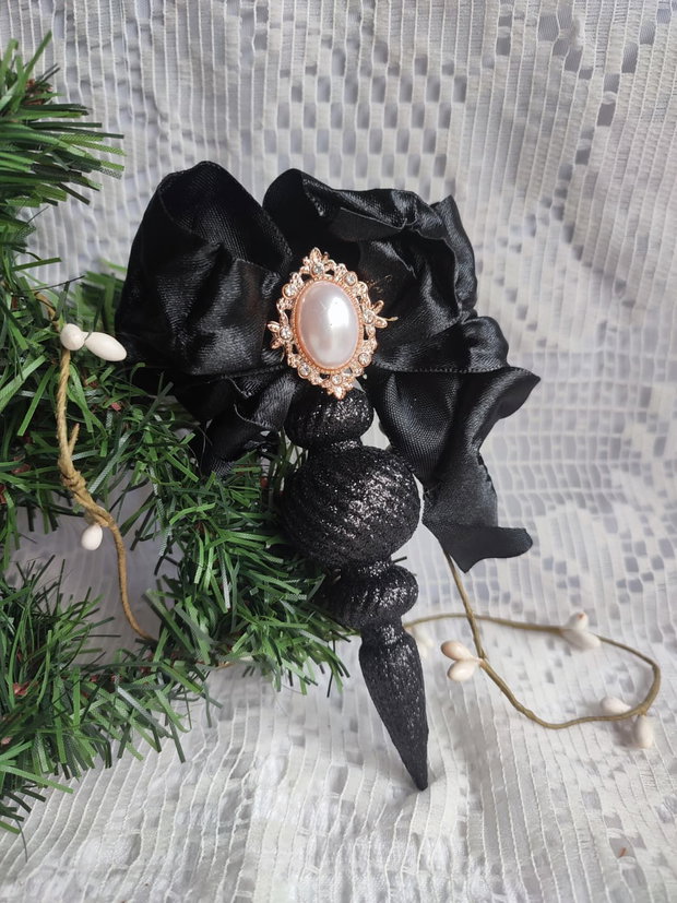 Glob Decorativ Handmade Stil Elegant cu Broșă Vintage și Fundă Satinată