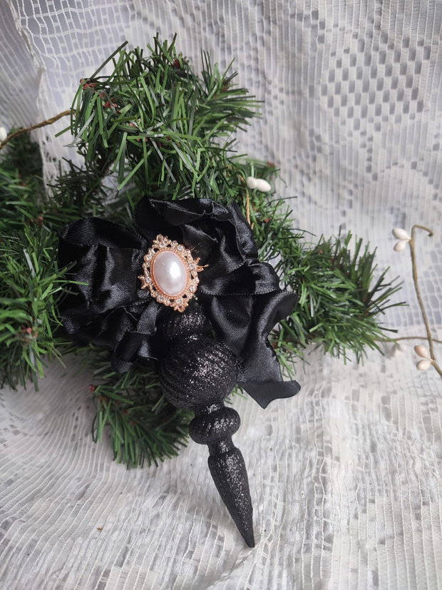 Glob Decorativ Handmade Stil Elegant cu Broșă Vintage și Fundă Satinată
