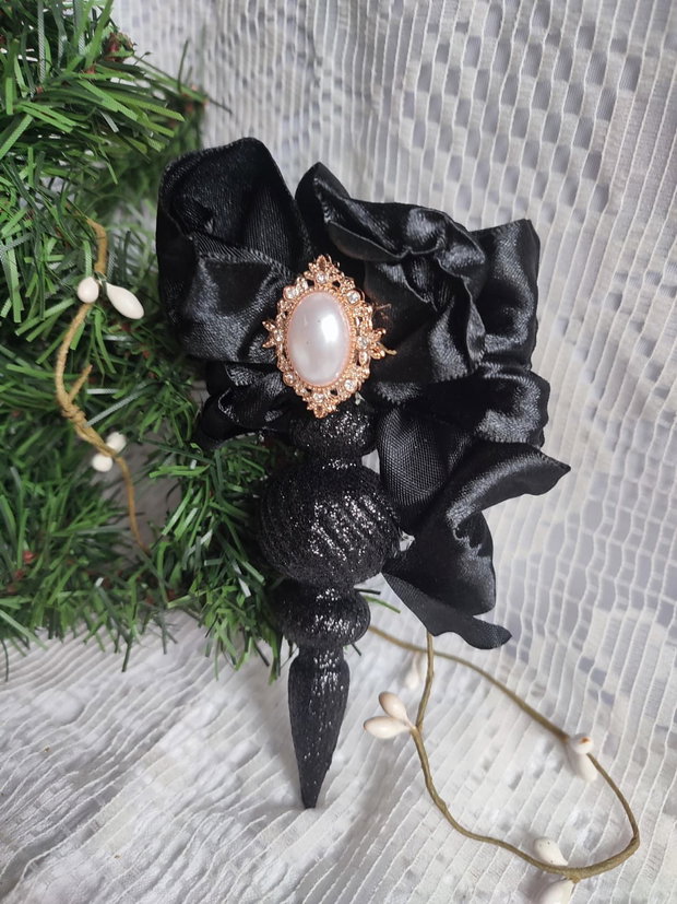 Glob Decorativ Handmade Stil Elegant cu Broșă Vintage și Fundă Satinată